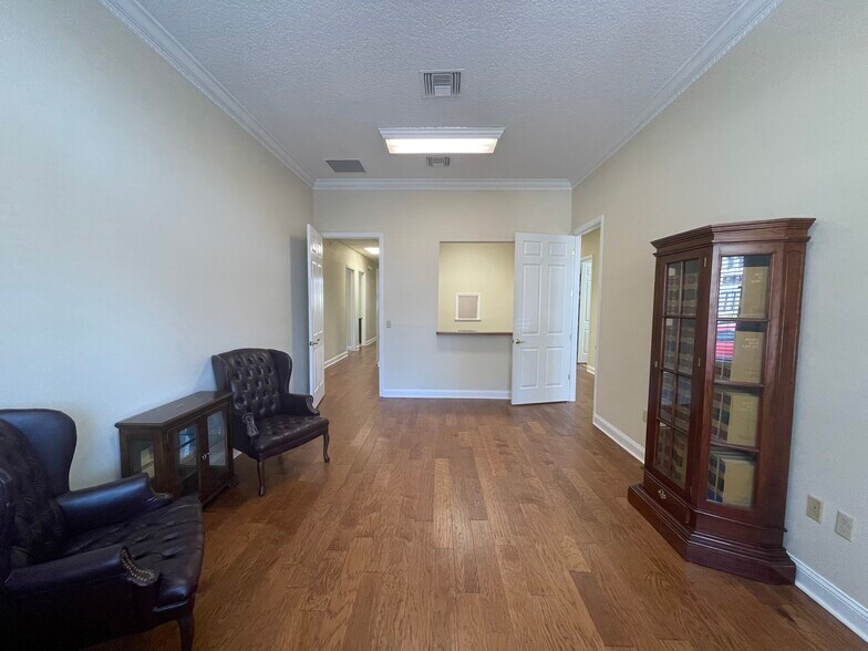 220 W Main St, Tavares, FL à louer - Photo intérieure - Image 3 de 23