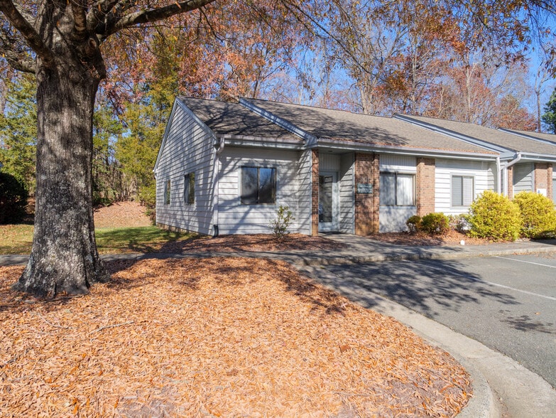 3200 Croasdaile Dr, Durham, NC for lease - Primary Photo - Image 1 of 16