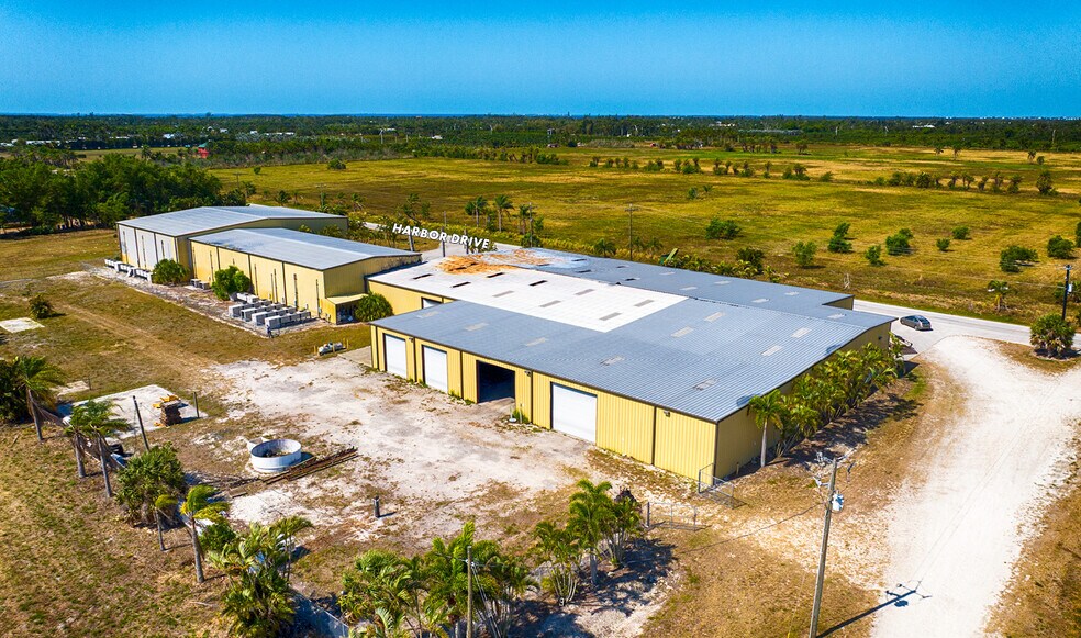 14690 Harbor Dr, Bokeelia, FL à vendre - Photo du bâtiment - Image 3 de 7