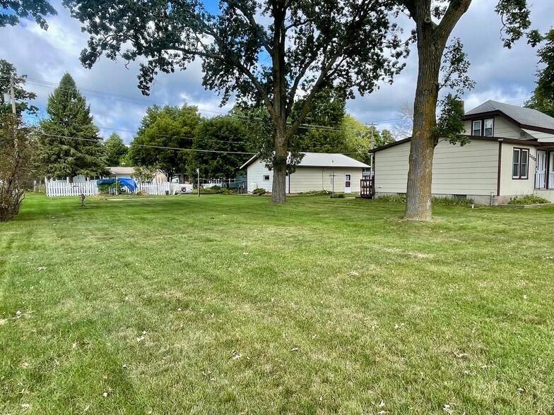 2003 Broadway St S, Menomonie, WI for sale - Building Photo - Image 3 of 28