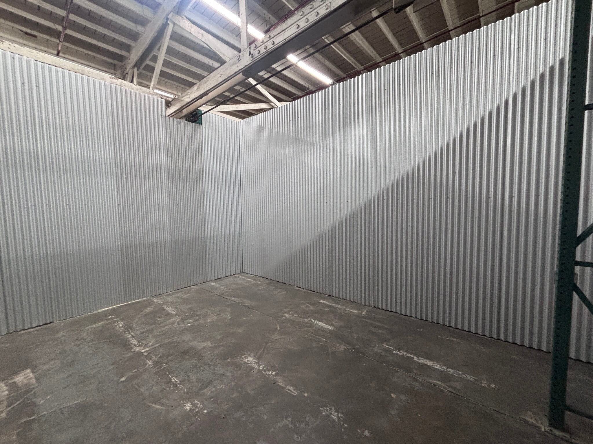 1919 Vineburn Ave, Los Angeles, CA for lease Interior Photo- Image 1 of 3