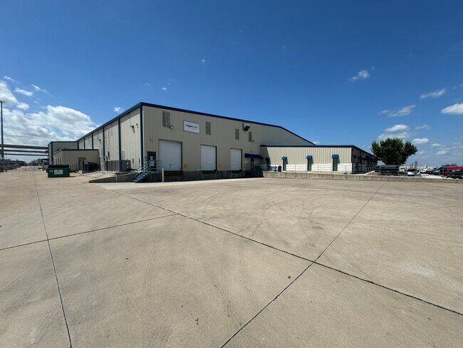 Plus de détails pour 2000 Clovis Barker Rd, San Marcos, TX - Industriel à louer