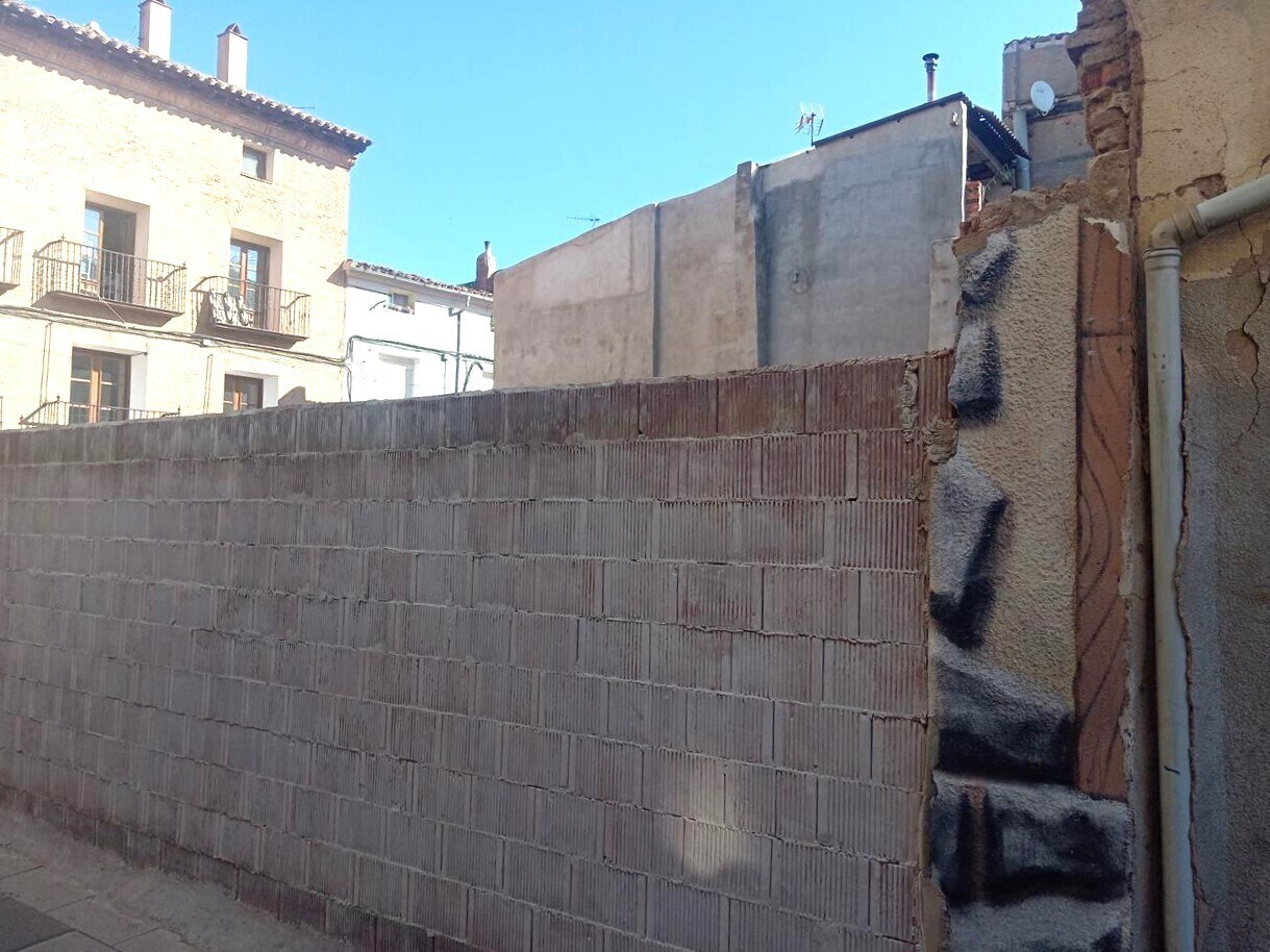Land in Calahorra for sale Building Photo- Image 1 of 7