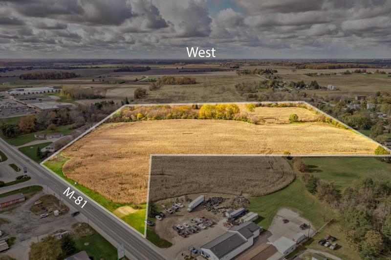 1296 Caro Road, Caro, MI à vendre - Photo du bâtiment - Image 2 de 11