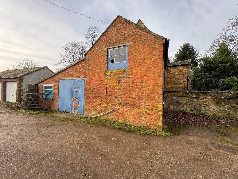 26-28 High St, Long Buckby à vendre - Photo du bâtiment - Image 3 de 5