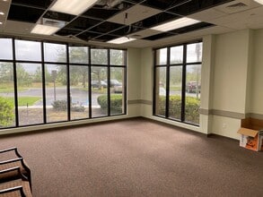 13500-13520 Powers Ct, Fort Myers, FL for lease Interior Photo- Image 1 of 3