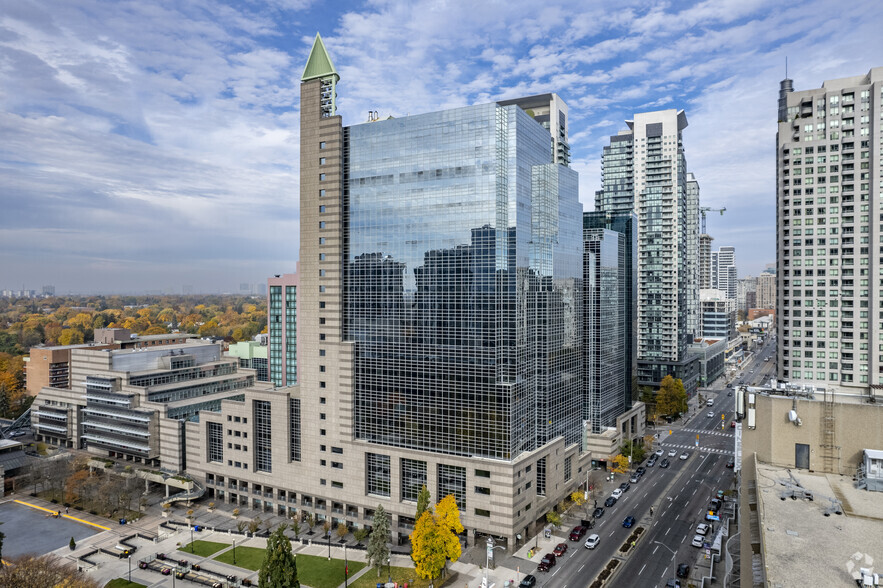 5140 Yonge St, Toronto, ON à louer - Photo du bâtiment - Image 1 de 5