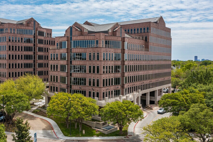 8117 Preston Rd, Dallas, TX à vendre - Photo du bâtiment - Image 1 de 1