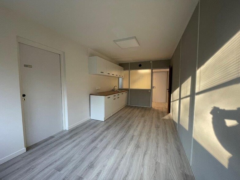 Rue Albert Einstein, Champs-sur-Marne for lease - Interior Photo - Image 1 of 5