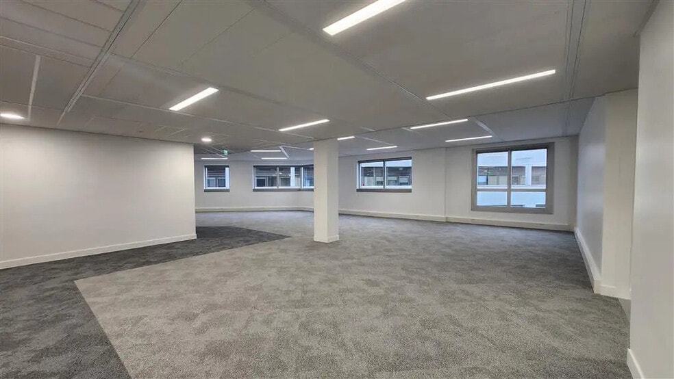 Office in Boulogne-Billancourt for lease - Building Photo - Image 3 of 8