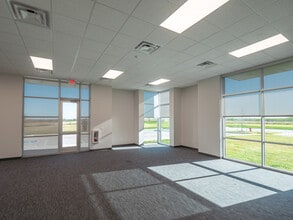 12821 Titanium St, Manor, TX à louer Photo intérieure- Image 2 de 9