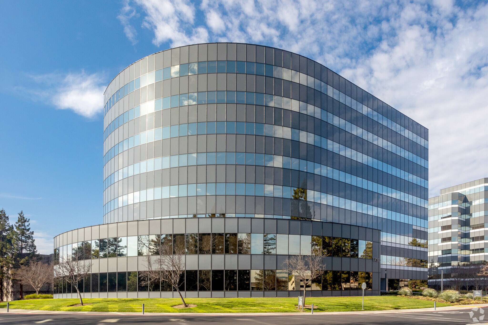 1731 Technology Dr, San Jose, CA à louer Photo du bâtiment- Image 1 de 4