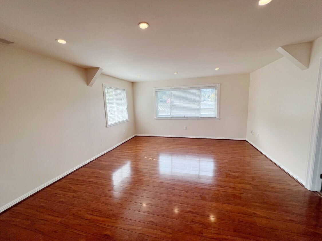 101 Casa Buena Dr, Corte Madera, CA for lease Interior Photo- Image 1 of 2