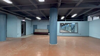 224-230 W Huron St, Chicago, IL à louer - Vidéo sur l’inscription commerciale 