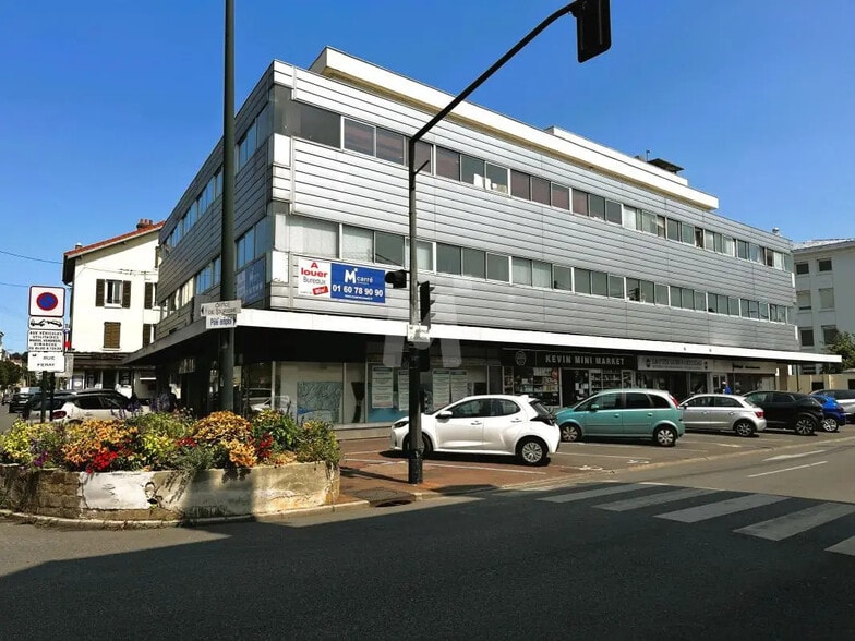 Office in Corbeil-Essonnes for lease - Building Photo - Image 1 of 10