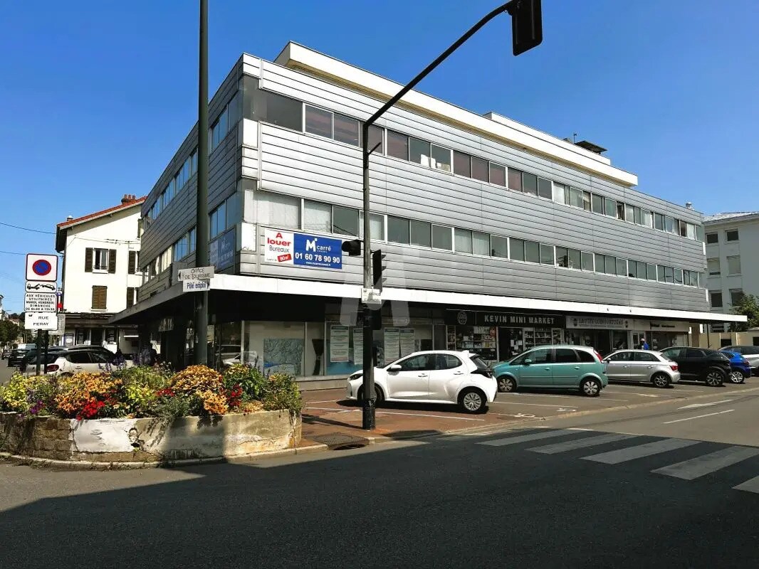 Bureau dans Corbeil-Essonnes à louer Photo du bâtiment- Image 1 de 11