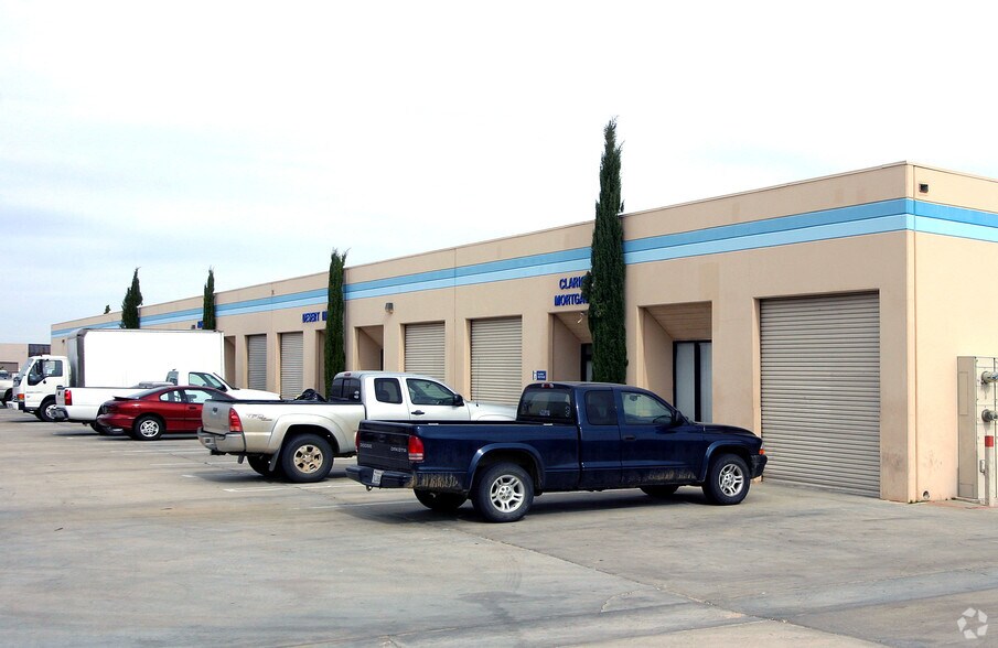 58945 Business Center Dr, Yucca Valley, CA à louer - Photo du bâtiment - Image 2 de 3