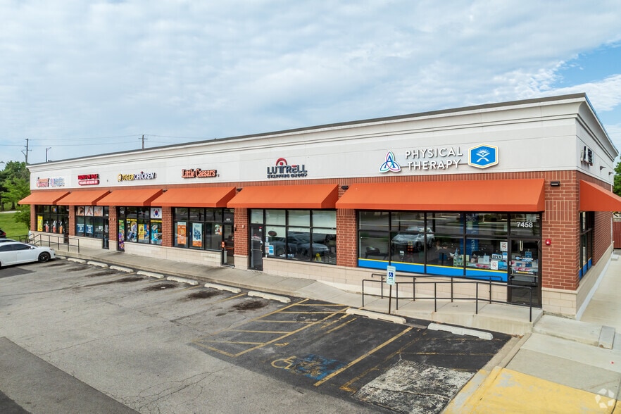 7448-7458 Barrington Rd, Hanover Park, IL à louer - Photo principale - Image 1 de 6