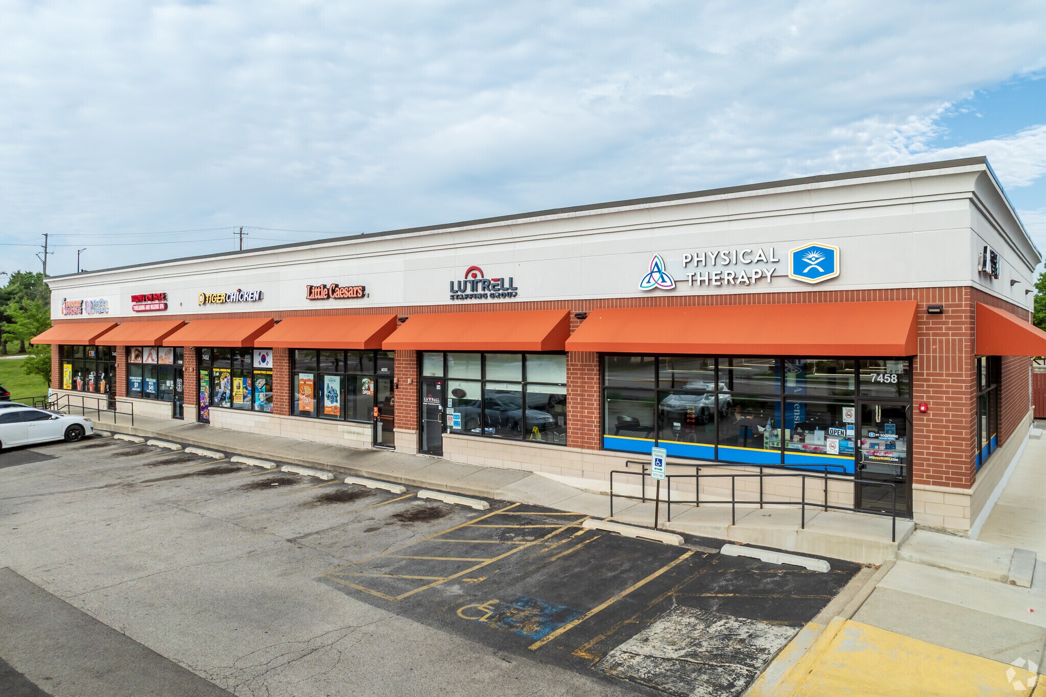 7448-7458 Barrington Rd, Hanover Park, IL à louer Photo principale- Image 1 de 7