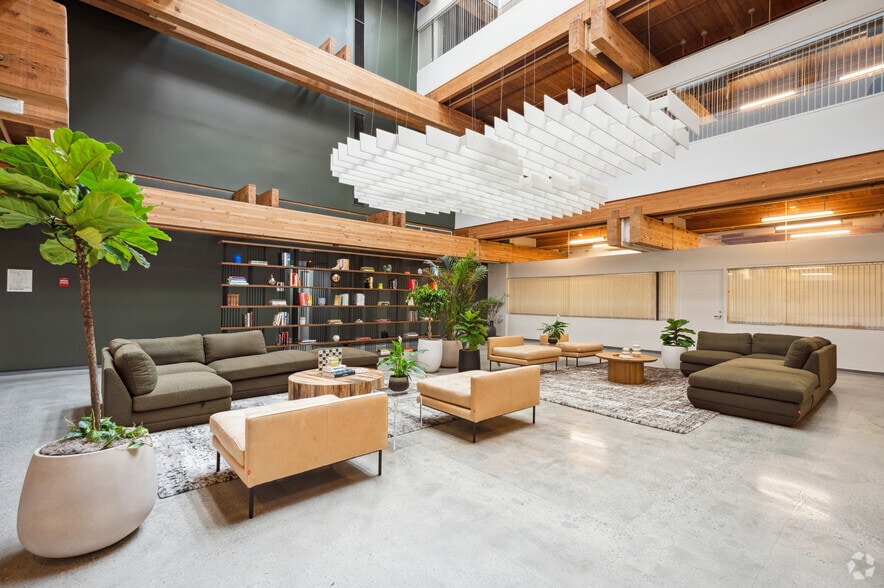 4444 W Lakeside Dr, Burbank, CA for lease - Interior Photo - Image 3 of 20