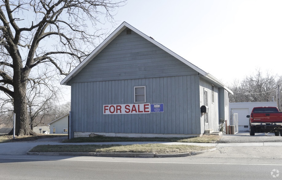 415 E 23rd St. & 1204 S Hocker Ave. portfolio of 2 properties for sale on LoopNet.ca - Primary Photo - Image 1 of 1