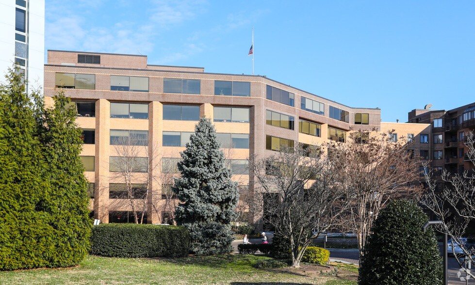 2115 Wisconsin Ave NW, Washington, DC for lease - Building Photo - Image 3 of 6