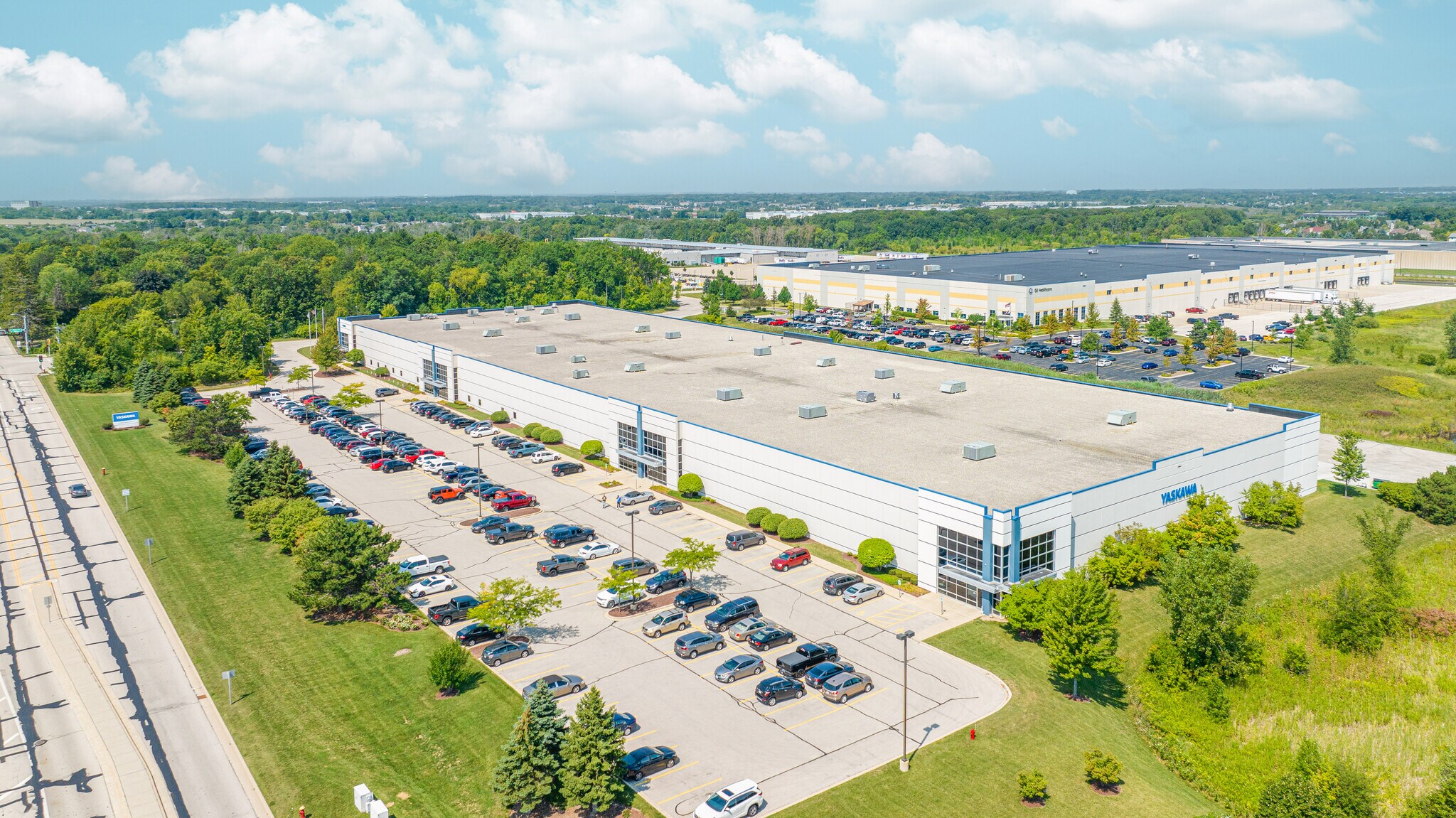 100 W Oakwood Rd, Oak Creek, WI for lease Building Photo- Image 1 of 2