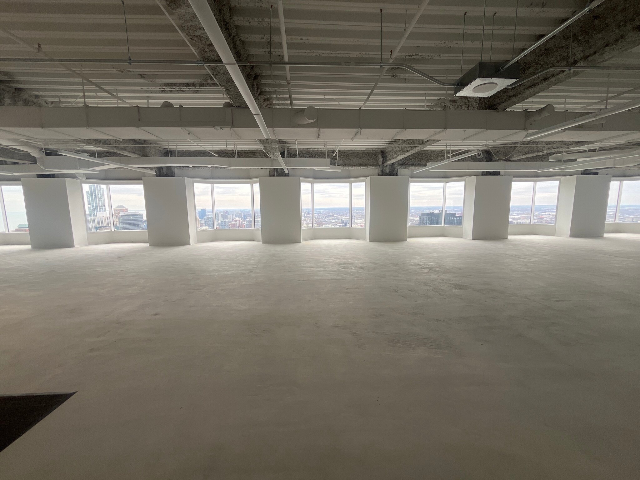 425 S Financial Pl, Chicago, IL for lease Building Photo- Image 1 of 4