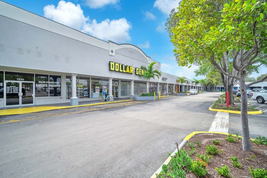 904-1048 E Sample Rd, Pompano Beach, FL for lease - Building Photo - Image 3 of 21