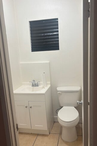 Plus de détails pour 609 W 6th St, Corona, CA - Bureau/Commerce de détail à louer
