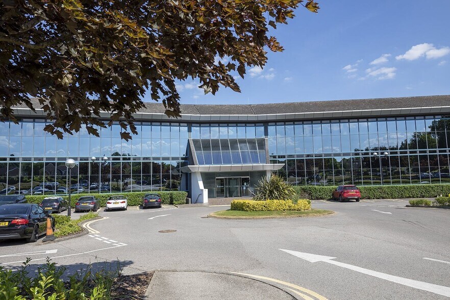 Cain Rd, Bracknell à louer - Photo du bâtiment - Image 2 de 41