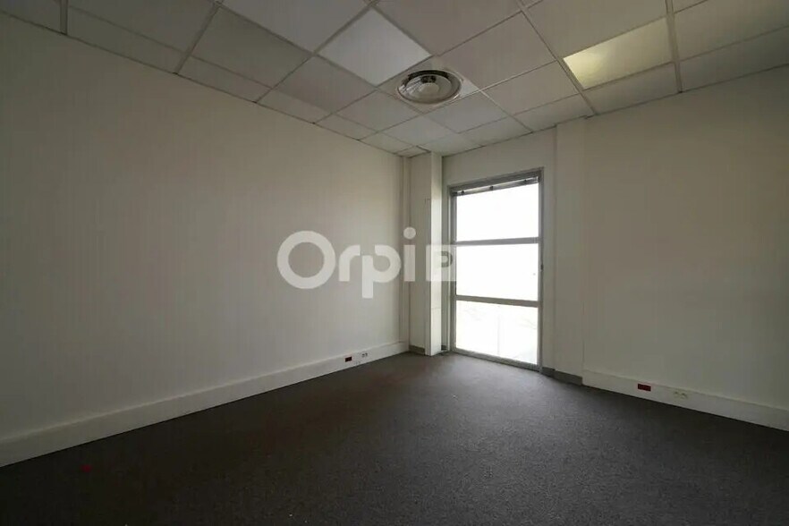 Office in OULLINS-PIERRE-BÉNITE for sale - Building Photo - Image 2 of 12