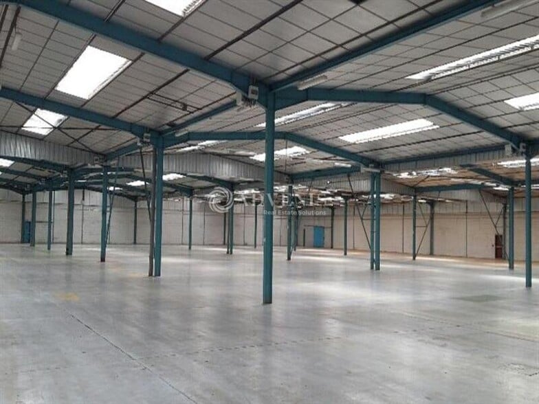 Industrial in Coignières for lease - Building Photo - Image 3 of 4
