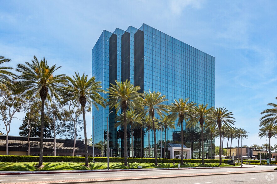 611 Anton Blvd, Costa Mesa, CA à louer - Photo du bâtiment - Image 2 de 8