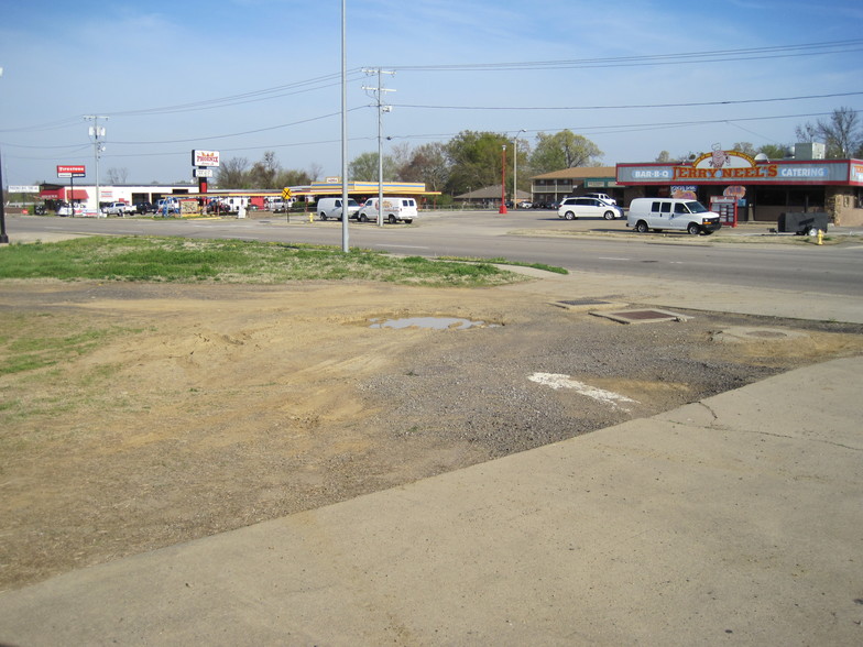 1918 Phoenix Ave, Fort Smith, AR for lease - Primary Photo - Image 1 of 1