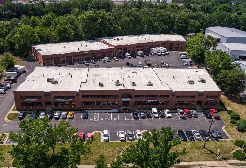 8210 Cinder Bed Rd, Lorton, VA for lease - Building Photo - Image 2 of 9