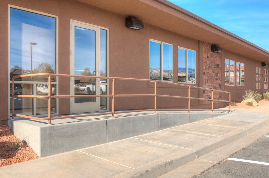 230 N 1680 E, Saint George, UT for lease - Building Photo - Image 3 of 10
