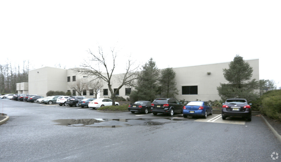 1325 Campus Pky, Wall Township, NJ for lease - Building Photo - Image 2 of 3