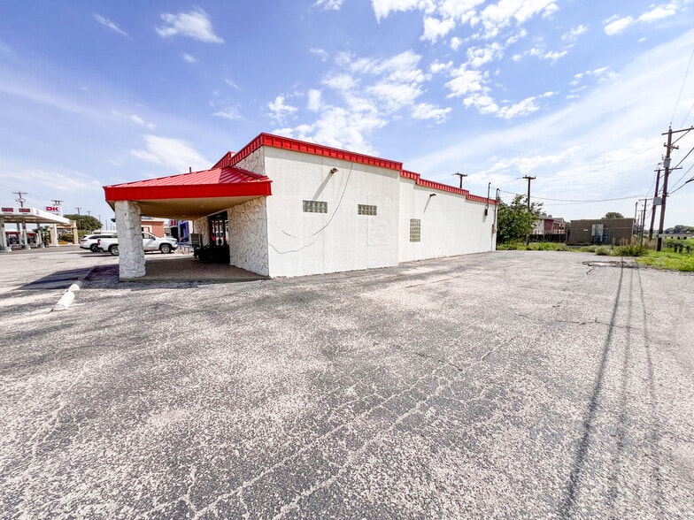 4200 N Midland Dr, Midland, TX for lease - Building Photo - Image 2 of 21
