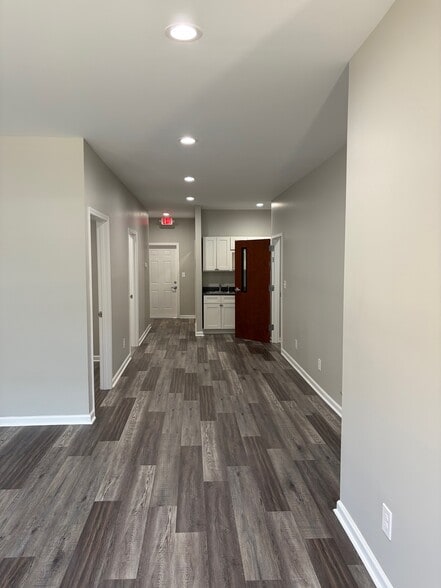 140 Bridges Rd, Mauldin, SC for lease - Interior Photo - Image 3 of 12