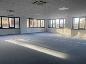 Office in Saint-Didier-au-Mont-d'Or for lease Interior Photo- Image 1 of 2