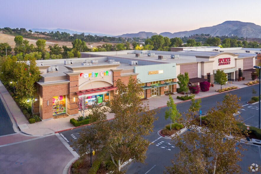 2430-3485 Cajalco Rd, Corona, CA à louer - Photo du bâtiment - Image 3 de 17