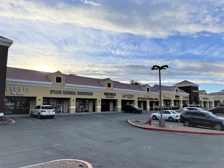 10960 S Eastern Ave, Henderson, NV à louer - Photo du bâtiment - Image 3 de 16