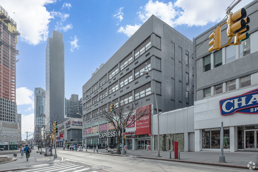 490 Fulton St, Brooklyn, NY for lease - Building Photo - Image 2 of 11