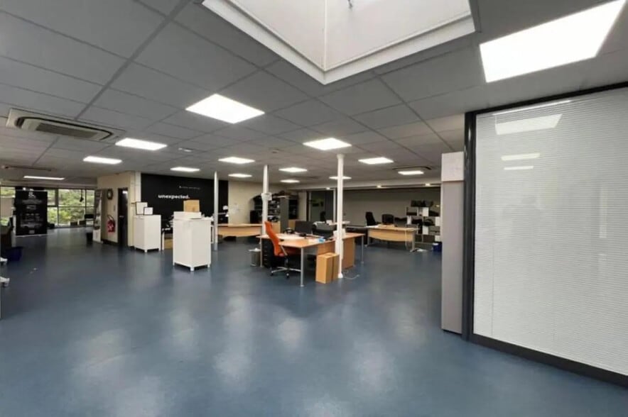 4 Avenue Johannes Gutenberg, Maurepas for lease - Interior Photo - Image 3 of 11