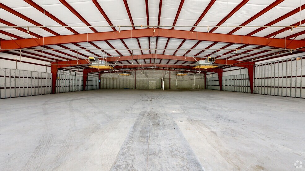 5457 W Davis St, Conroe, TX à louer - Numérisation 3D de Matterport - Image 2 de 29