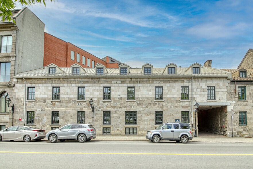321 Rue de la Commune O, Montréal, QC à vendre - Photo du bâtiment - Image 1 de 1
