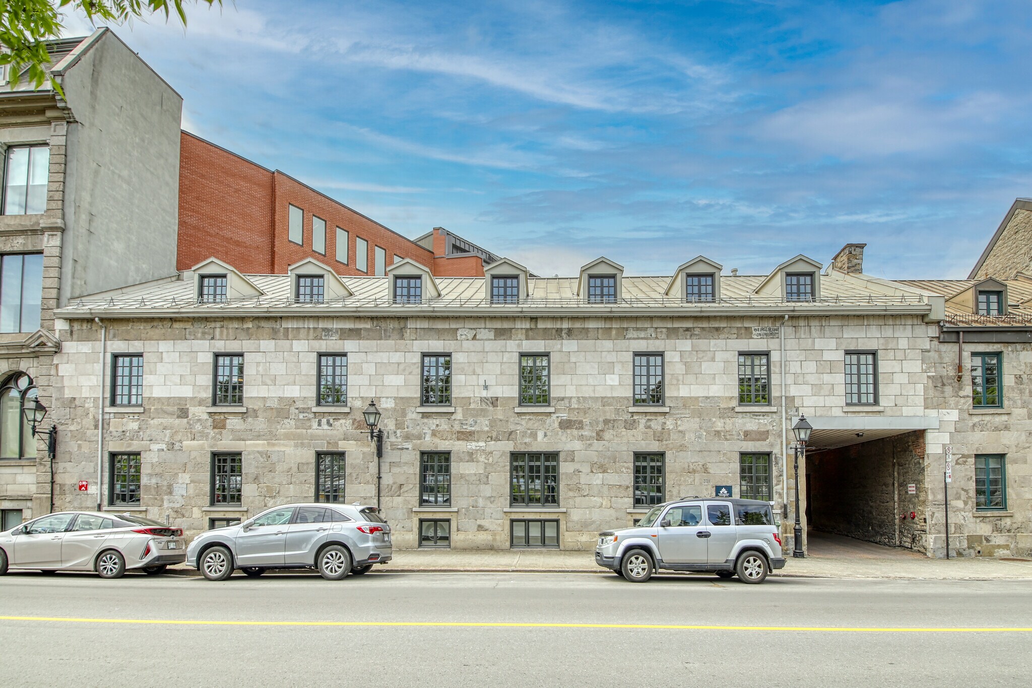 321 Rue de la Commune O, Montréal, QC for sale Building Photo- Image 1 of 1