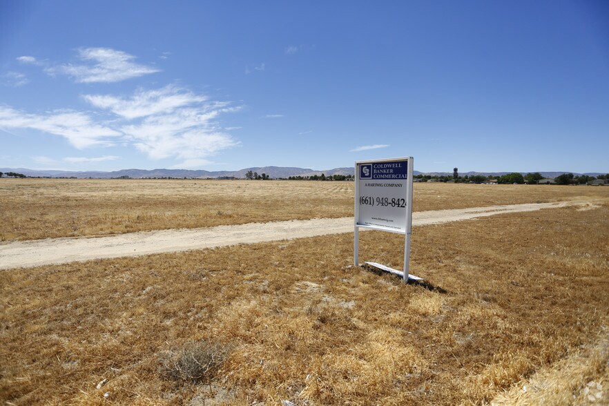 43357 Sierra Hwy, Lancaster, CA à vendre - Photo du bâtiment - Image 3 de 3