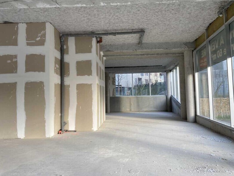 Commerce de détail dans Lille à louer - Photo intérieure - Image 2 de 3